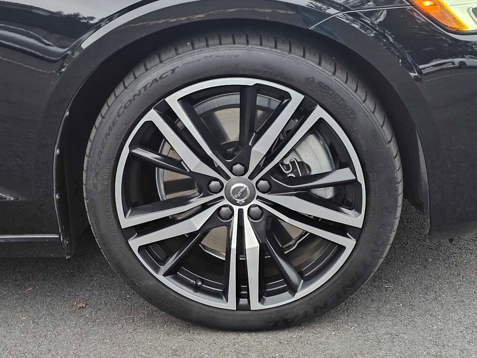 Used 2022 Volvo S60 T8 R-Design Expression w/ Advanced Package image 9