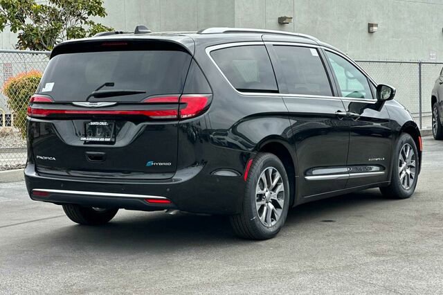 New 2023 Chrysler Pacifica Pinnacle image 4