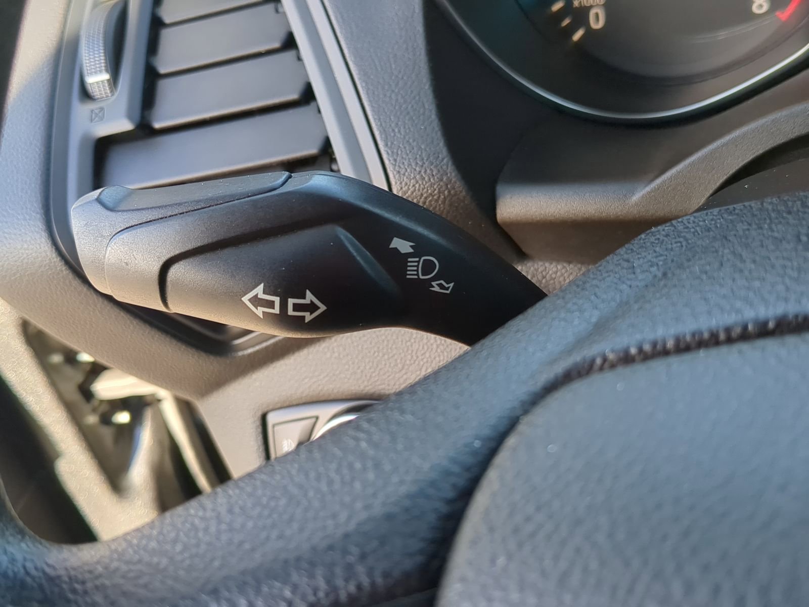 Used 2019 Ford Escape SE image 29