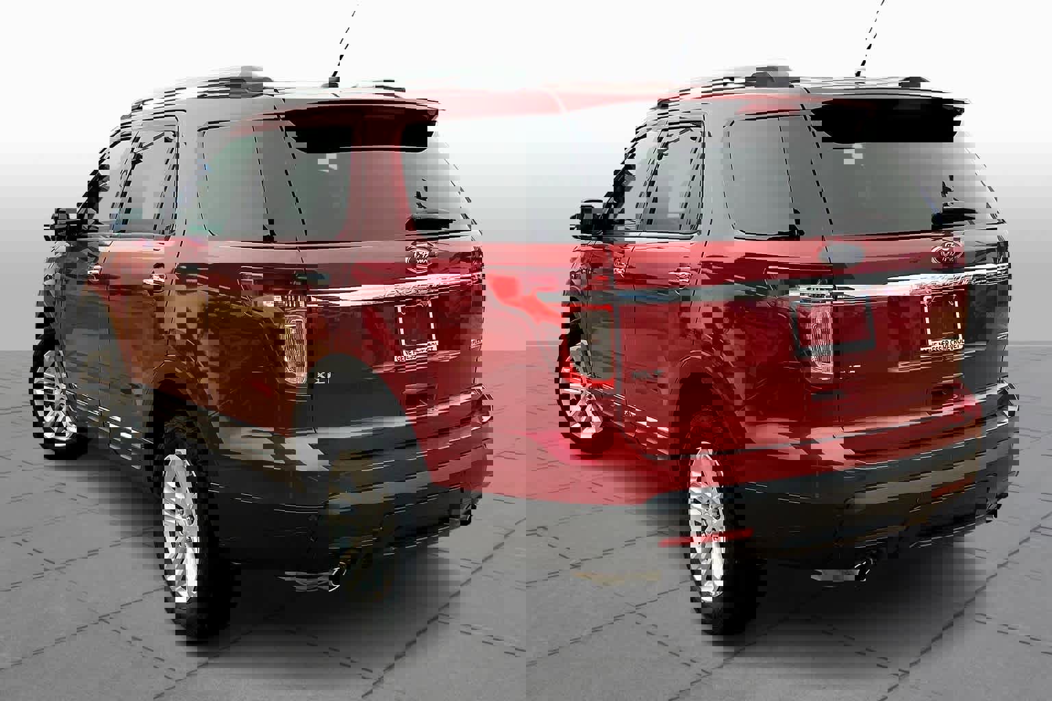 Used 2015 Ford Explorer XLT w/ Equipment Group 202B image 11