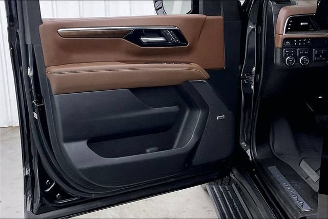 Certified 2025 Chevrolet Suburban High Country AWD/4WD image 21