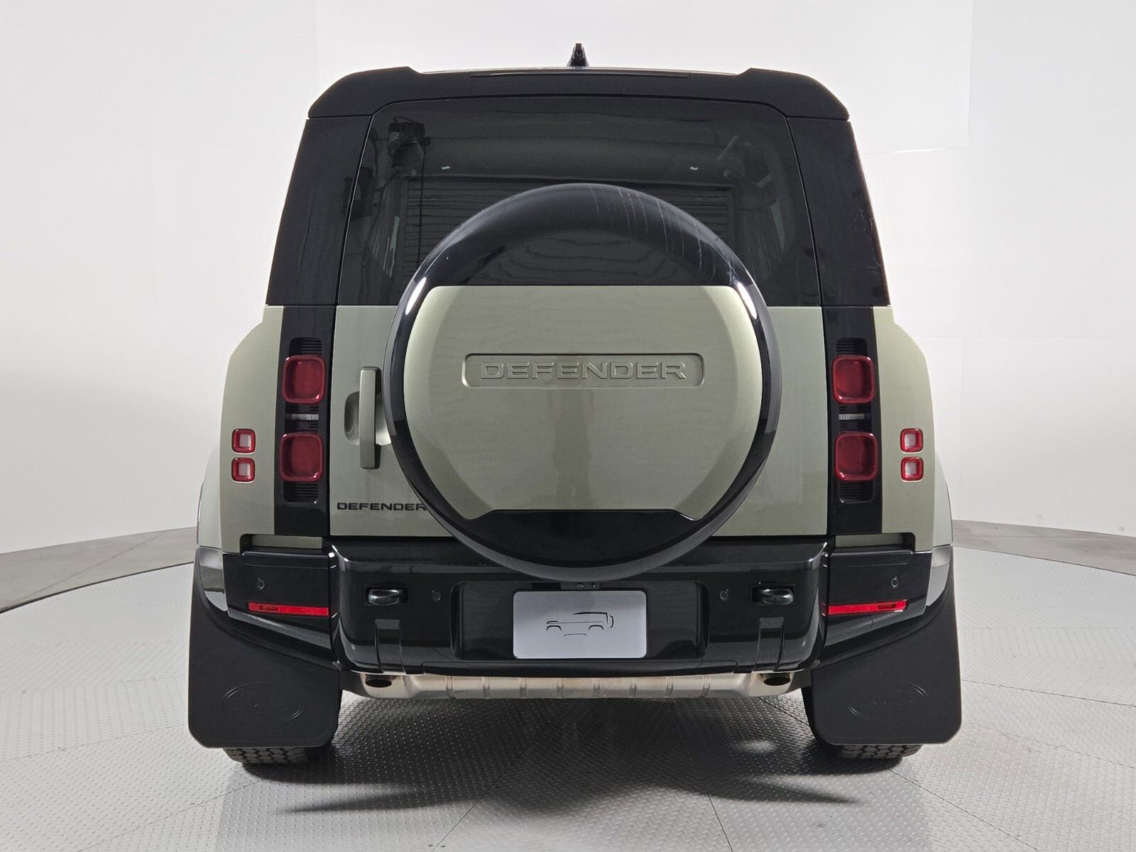 Used 2025 Land Rover Defender 110 X-Dynamic SE image 7