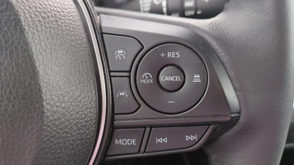 Used 2024 Toyota Corolla Cross LE FWD image 20