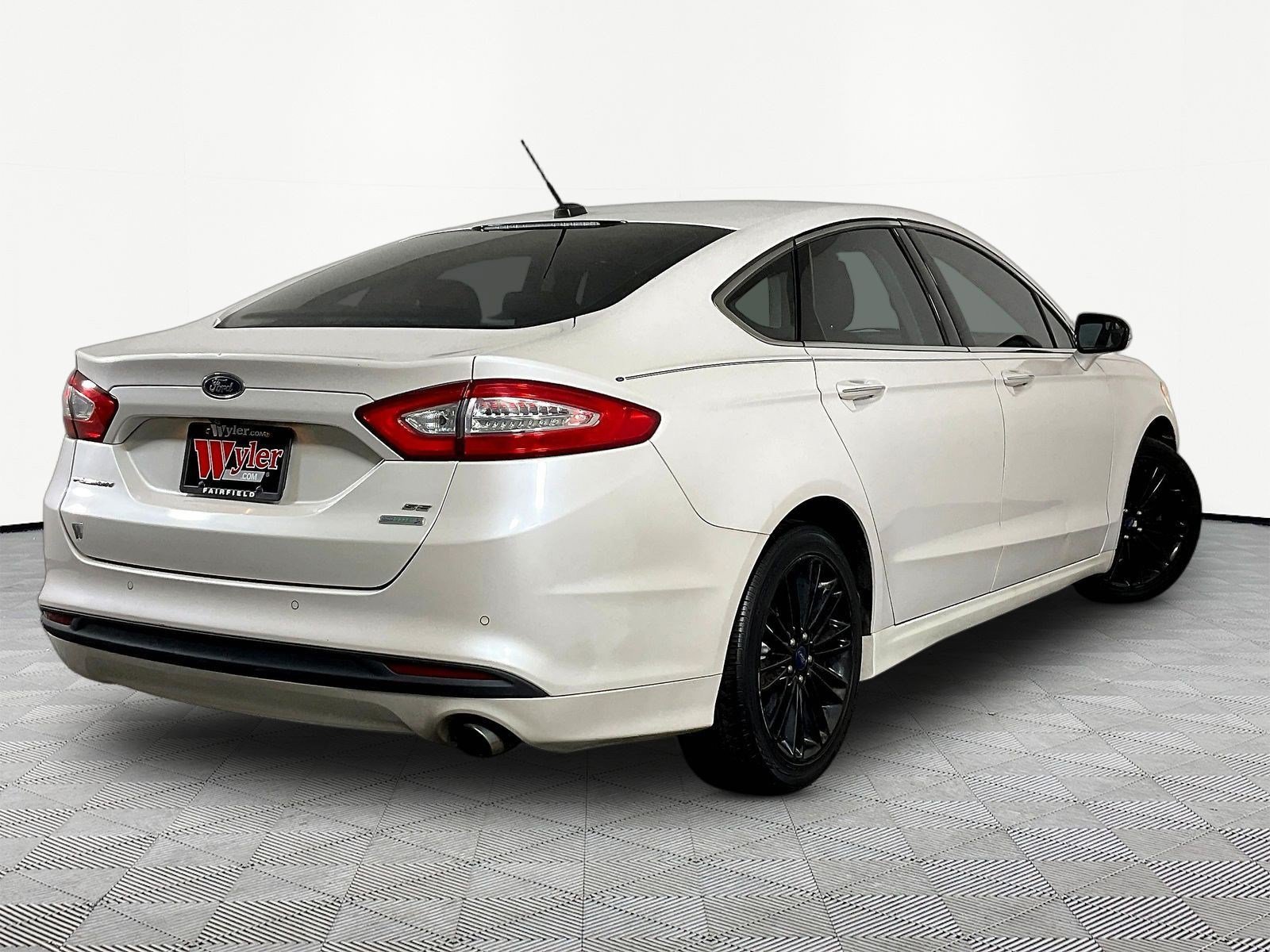 Used 2016 Ford Fusion SE w/ Equipment Group 202A FWD image 6