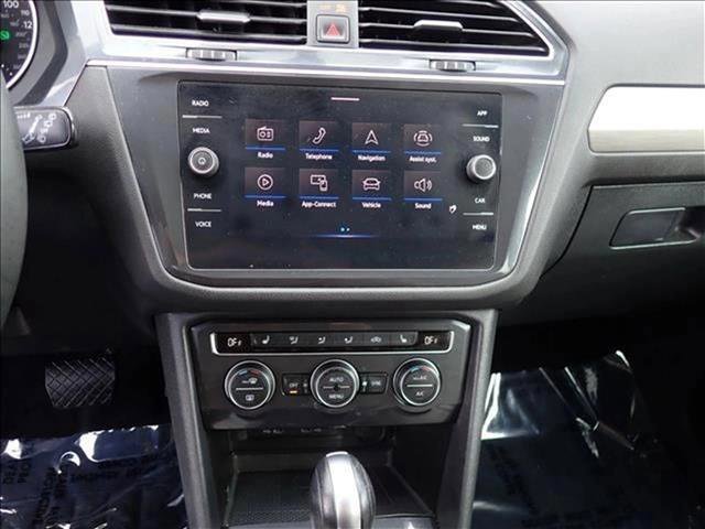 Used 2021 Volkswagen Tiguan SE w/ Panoramic Sunroof Package AWD/4WD image 17