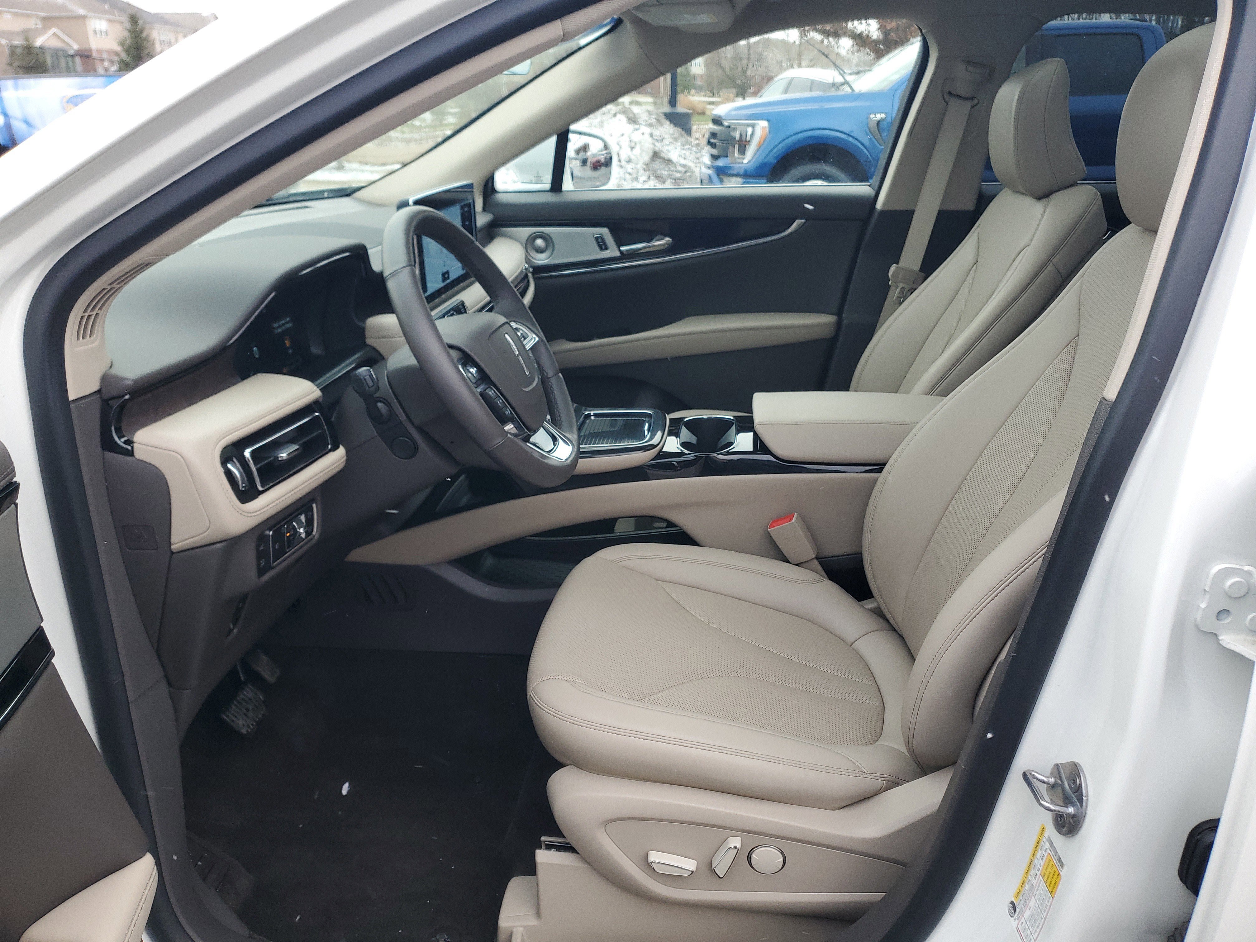 Certified 2023 Lincoln Nautilus Reserve w/ Equipment Group 202A image 12