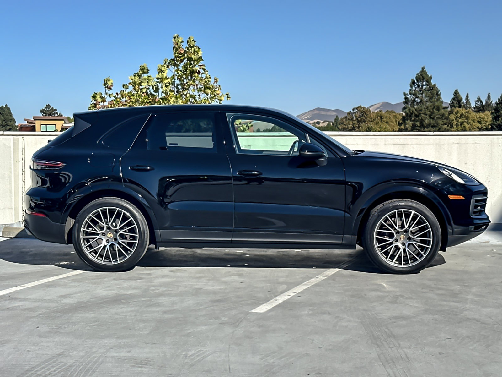 Certified 2023 Porsche Cayenne AWD/4WD image 10