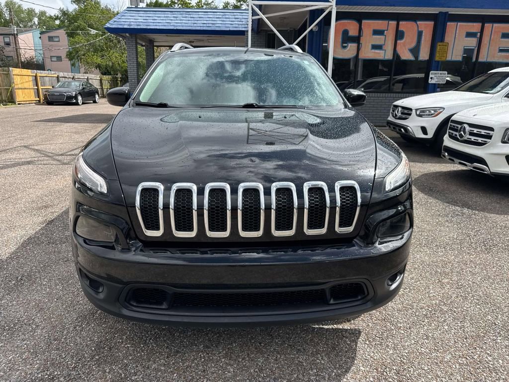 Used 2017 Jeep Cherokee Latitude image 2