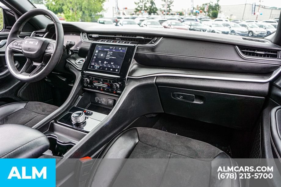 Used 2025 Jeep Grand Cherokee Altitude AWD/4WD image 23