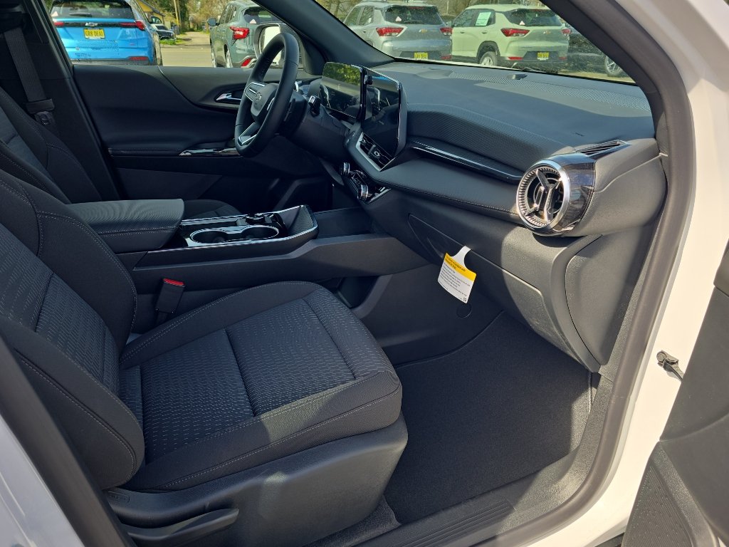 New 2026 Chevrolet Equinox LT w/ Midnight Edition AWD/4WD image 16