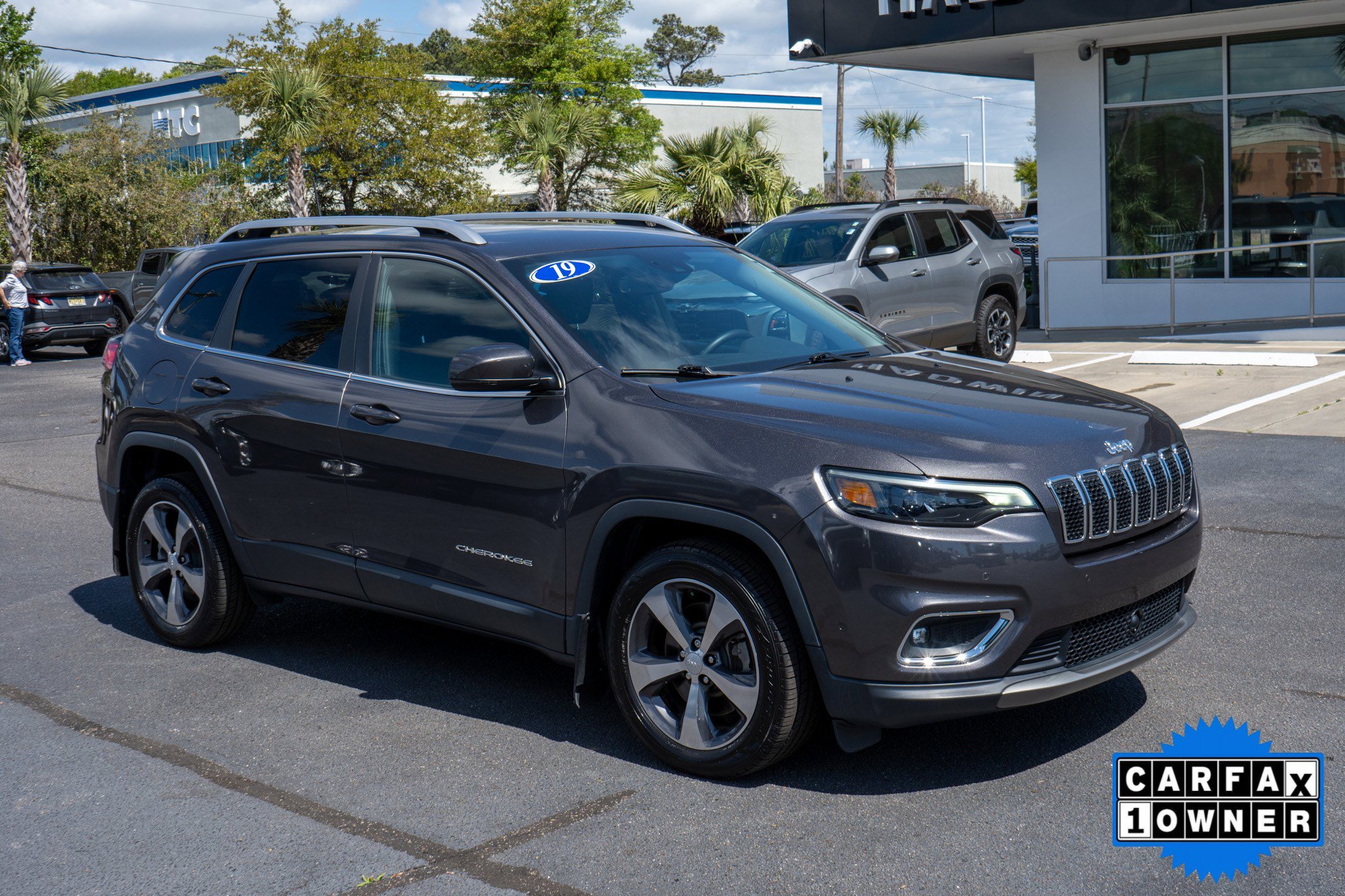 Used 2019 Jeep Cherokee Limited w/ Technology Group image 1
