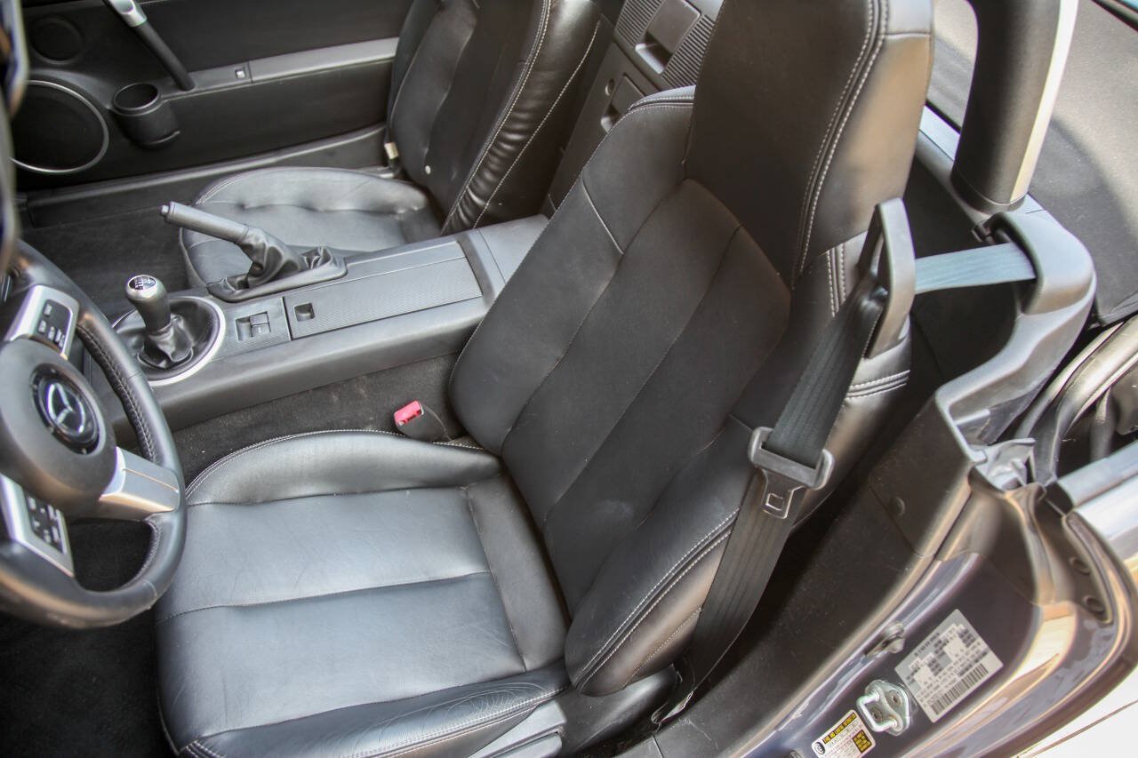 Used 2006 MAZDA MX-5 Miata Grand Touring w/ Premium Pkg RWD image 29