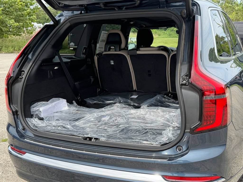 New 2026 Volvo XC90 B6 Plus w/ Protection Package Premier AWD/4WD image 13