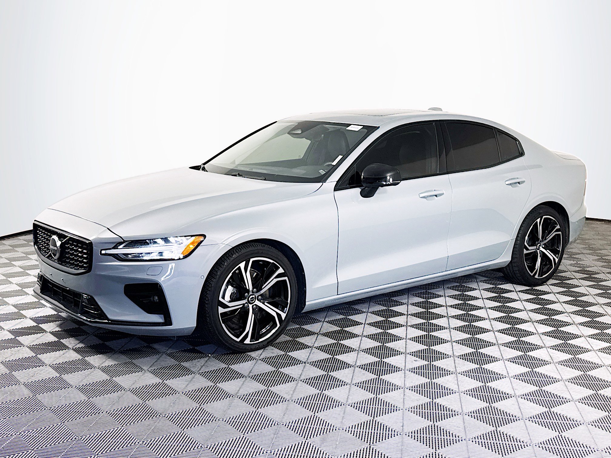 Used 2024 Volvo S60 B5 Plus FWD image 4