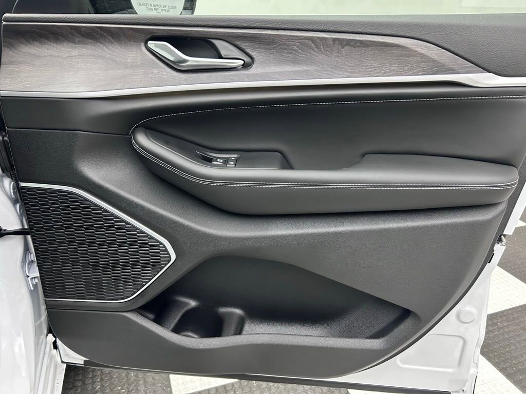 New 2026 Jeep Grand Cherokee L Limited AWD/4WD image 18