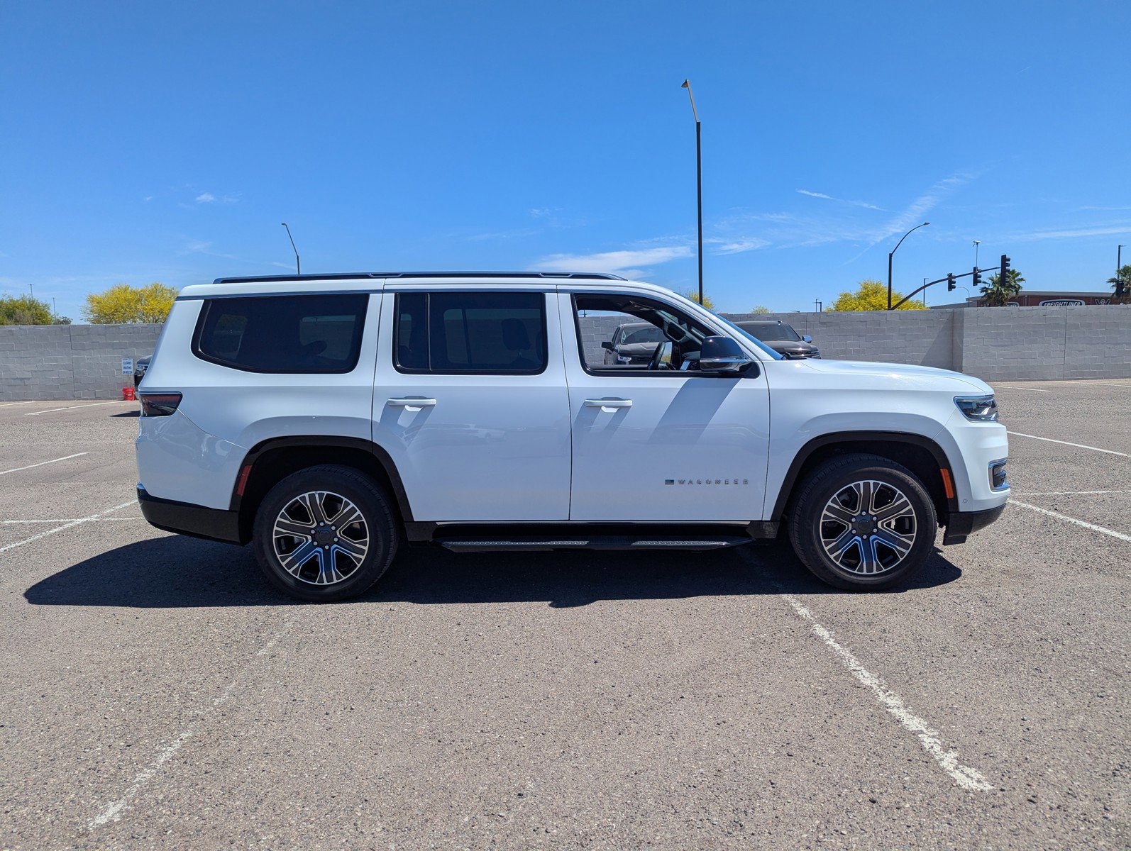 Used 2024 Jeep Wagoneer Series II w/ Flexible Seating Group image 5