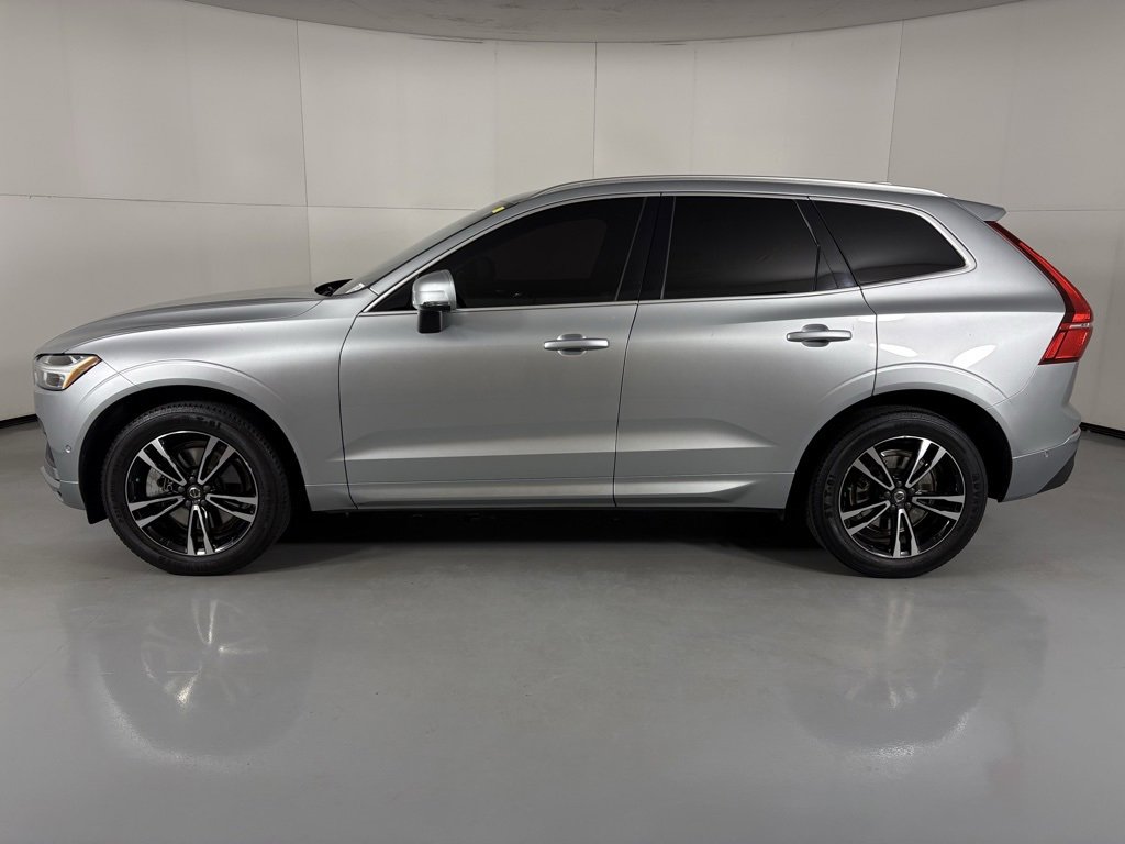 Used 2018 Volvo XC60 T6 Momentum w/ Vision Package image 5