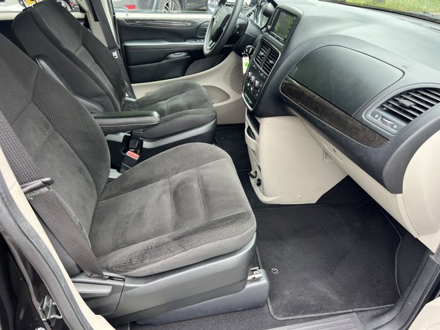 Used 2019 Dodge Grand Caravan SE w/ UConnect Hands-Free Group FWD image 14