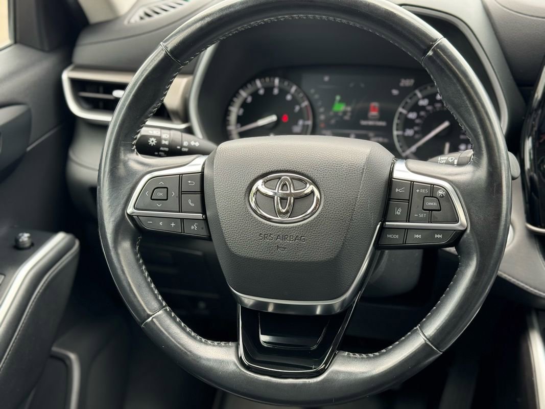 Used 2021 Toyota Highlander XLE image 21