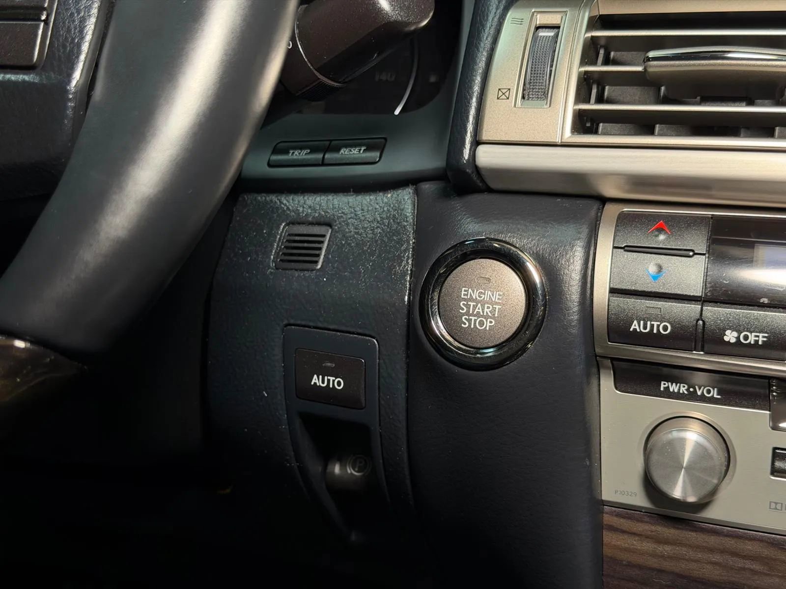Used 2013 Lexus LS 460 w/ Comfort Pkg RWD image 32