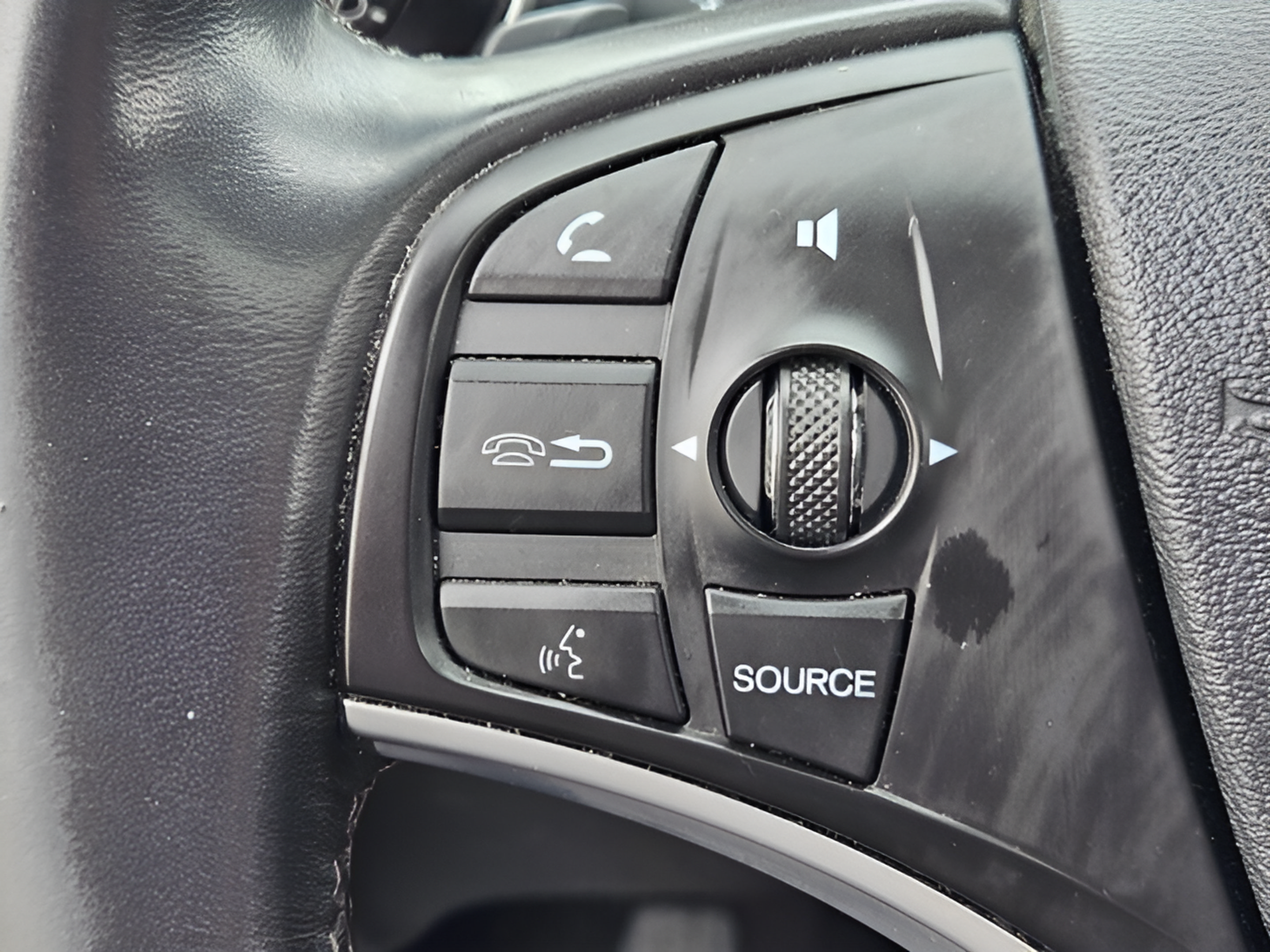 Used 2020 Acura MDX w/ Technology Package FWD image 24