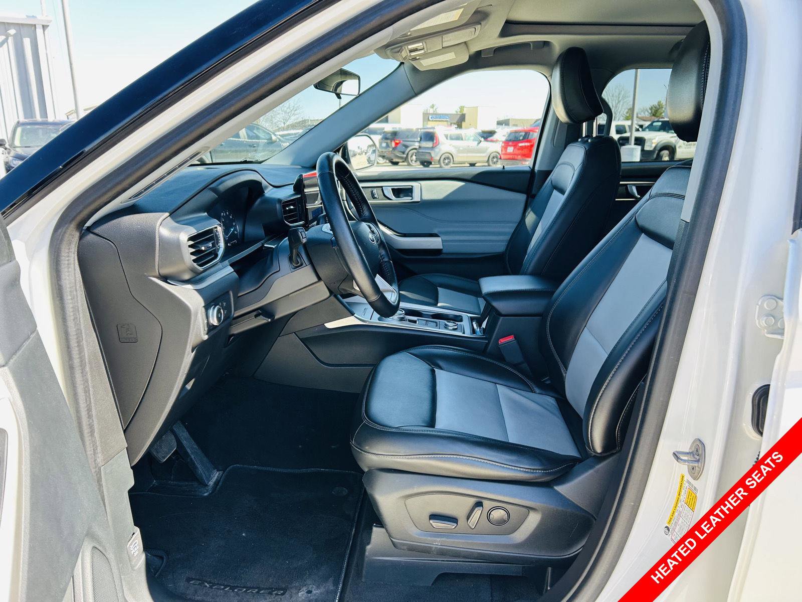 Used 2022 Ford Explorer XLT w/ Equipment Group 202A AWD/4WD image 3