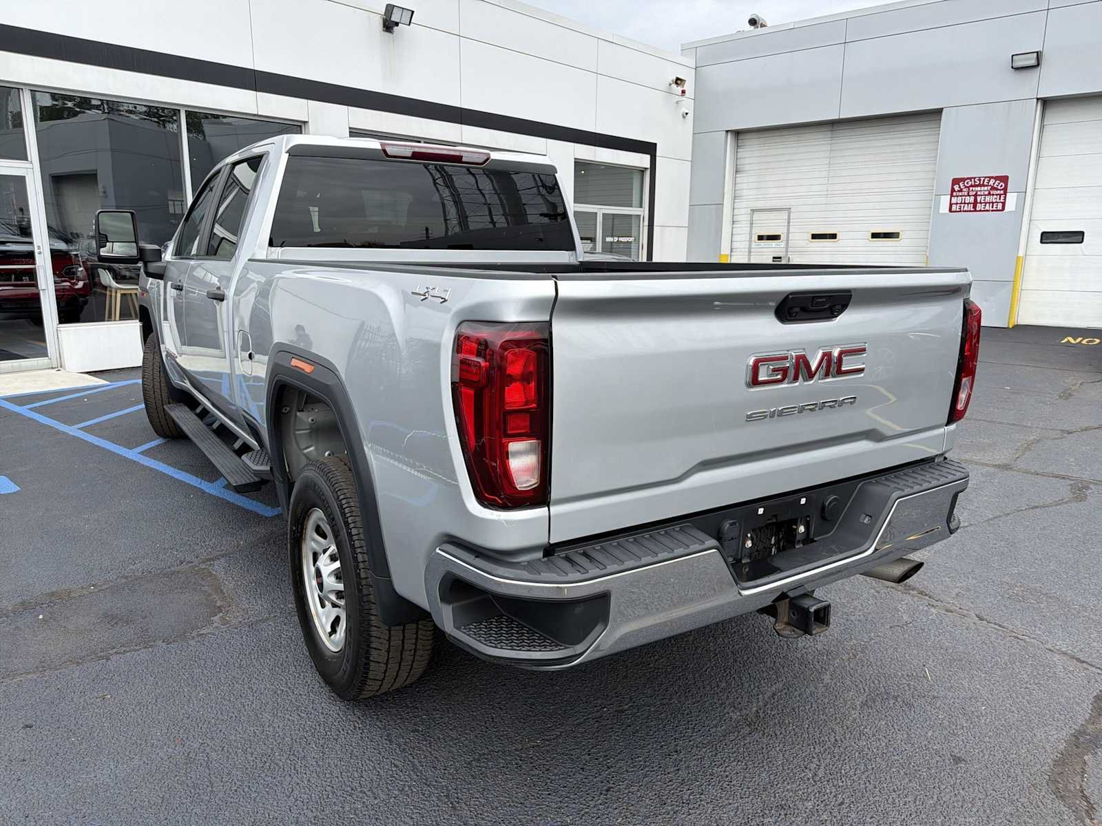 Used 2023 GMC Sierra 3500 Pro w/ Convenience Package AWD/4WD image 5