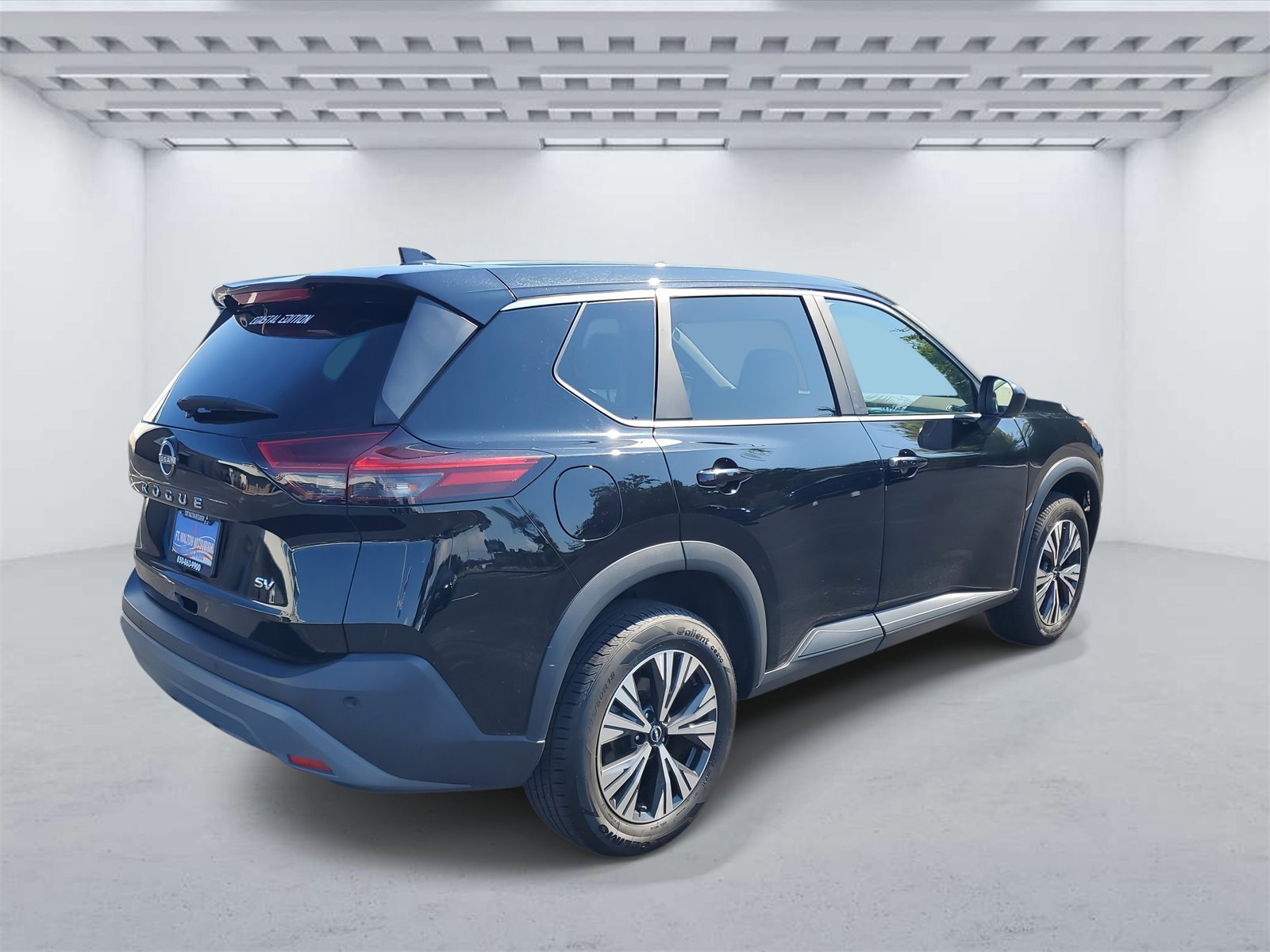 Used 2023 Nissan Rogue SV image 4