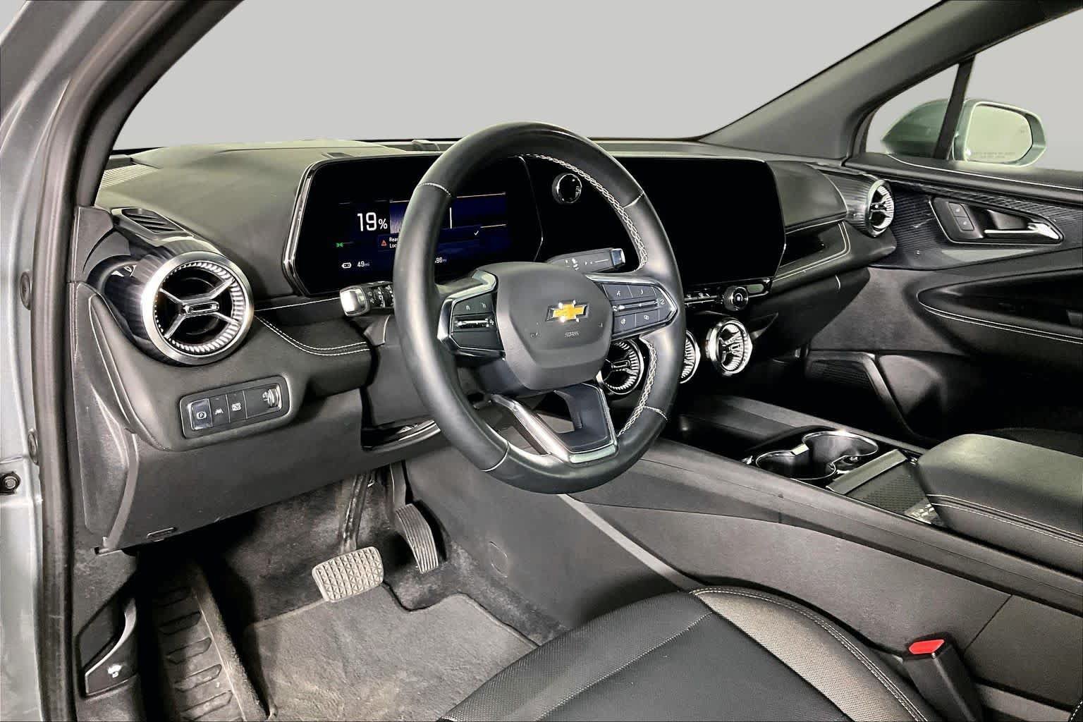 Used 2024 Chevrolet Blazer EV LT AWD/4WD image 17