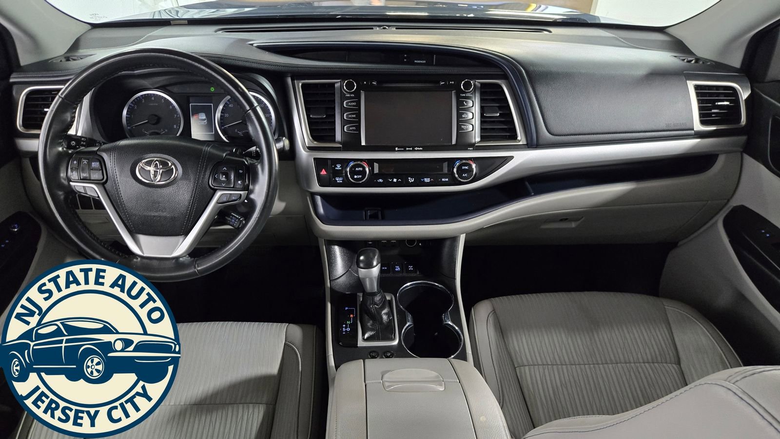 Used 2019 Toyota Highlander Plus AWD/4WD image 26