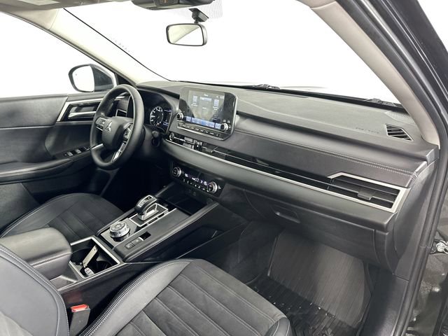 Used 2023 Mitsubishi Outlander SE image 30