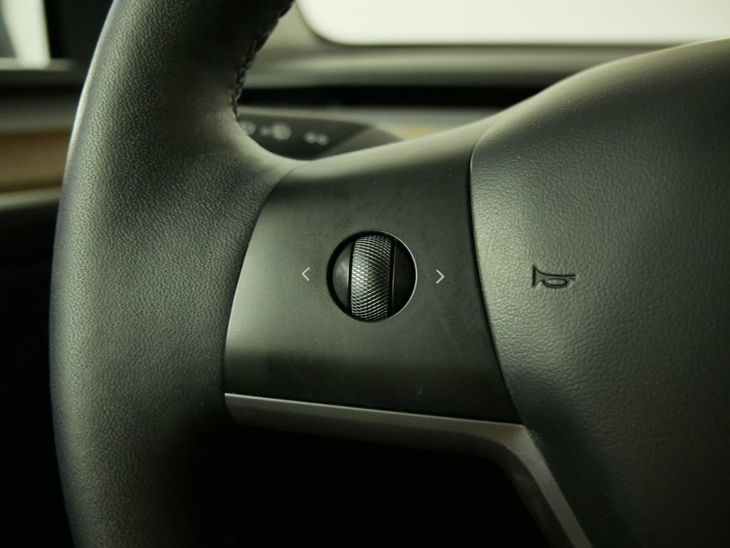 Used 2023 Tesla Model Y Long Range AWD/4WD image 24