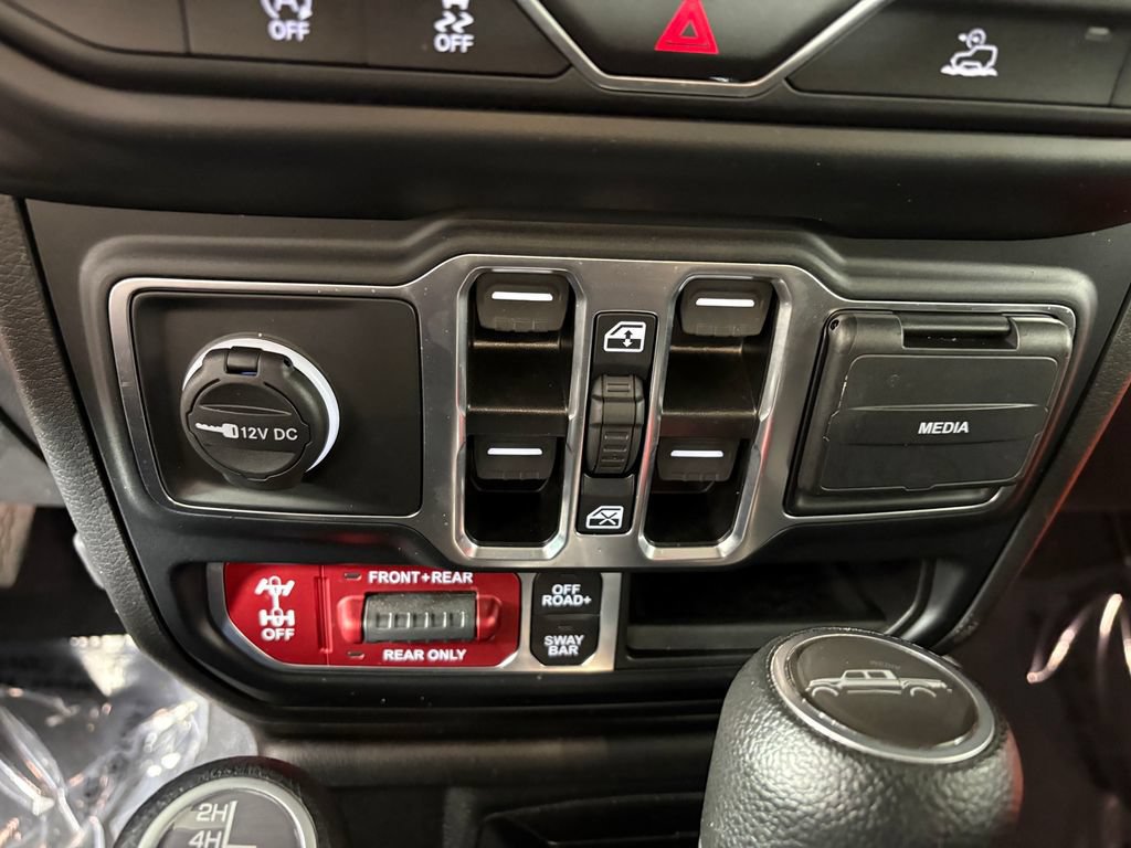 Used 2023 Jeep Gladiator Rubicon w/ Cold Weather Group AWD/4WD image 18