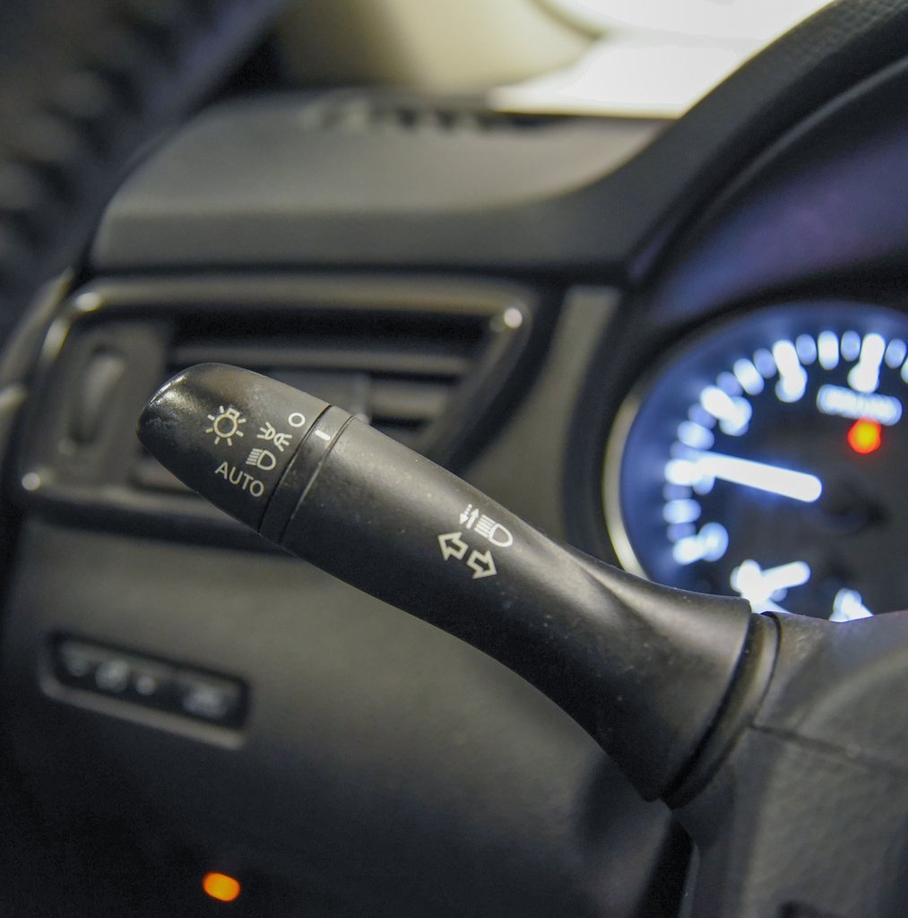 Used 2017 Nissan Rogue SV w/ Midnight Edition image 21