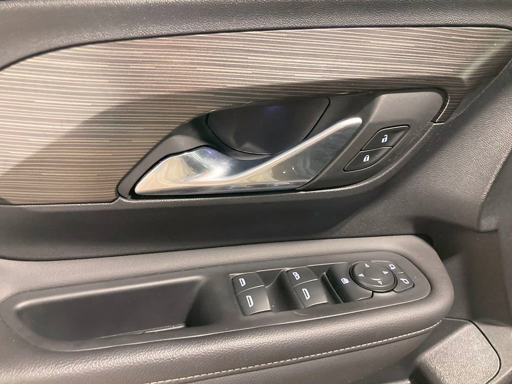 Used 2022 GMC Terrain SLE image 17