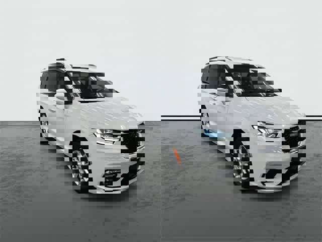 Used 2022 Chrysler Pacifica Touring-L image 6