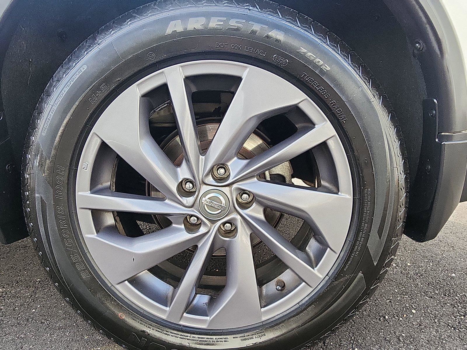 Used 2016 Nissan Rogue SL w/ SL Premium Package image 9