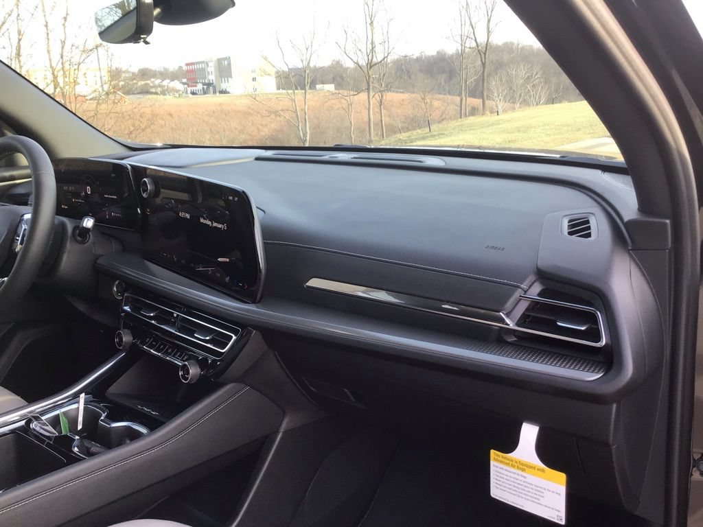 New 2026 Chevrolet Traverse LT w/ Driver Confidence Package FWD image 29