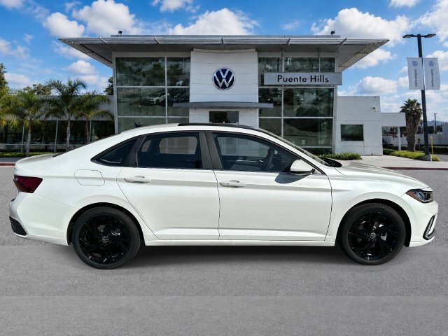 New 2027 Volkswagen Jetta SE FWD image 3