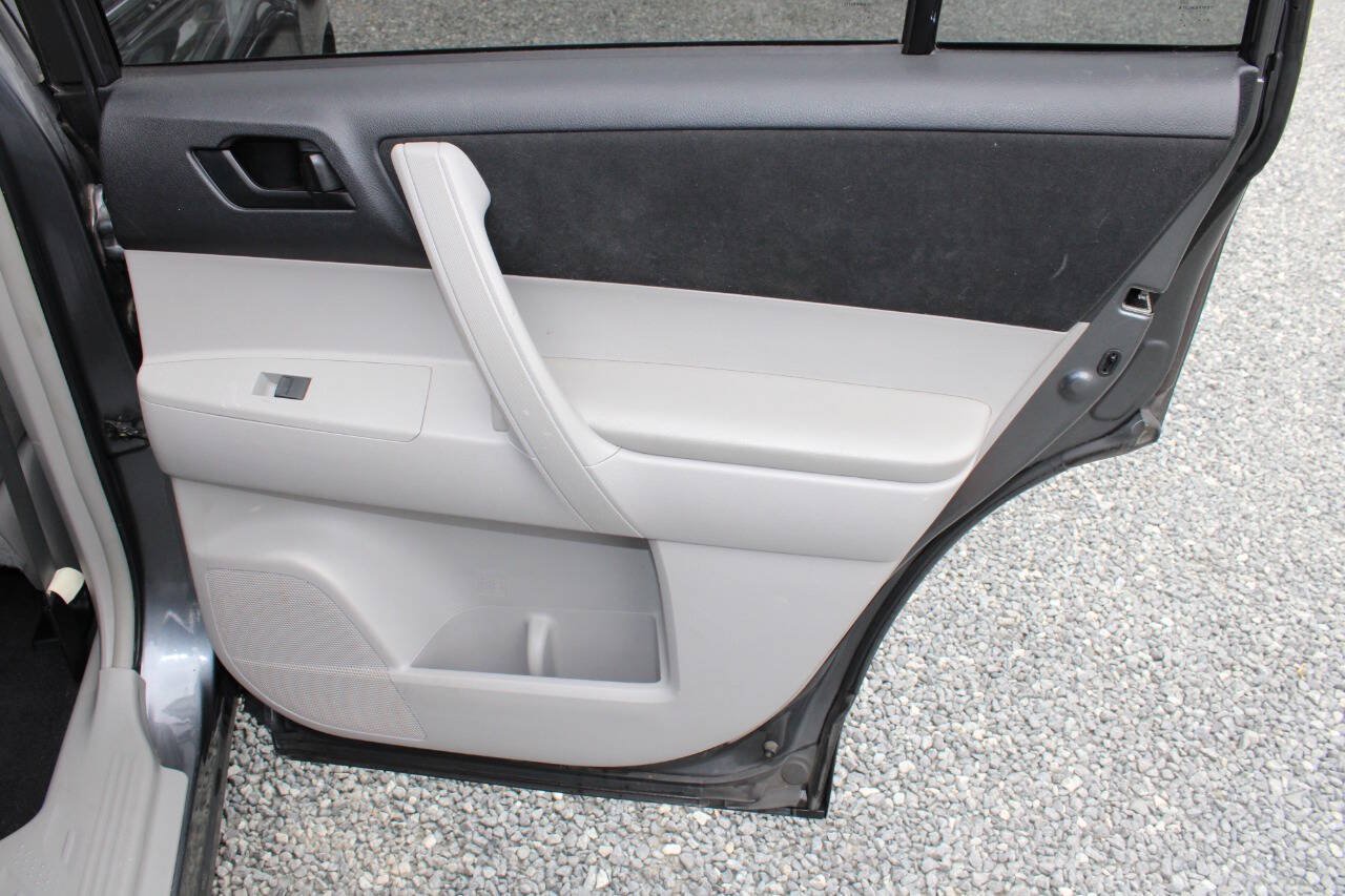 Used 2011 Toyota Highlander 4WD w/ Tow Pkg image 22