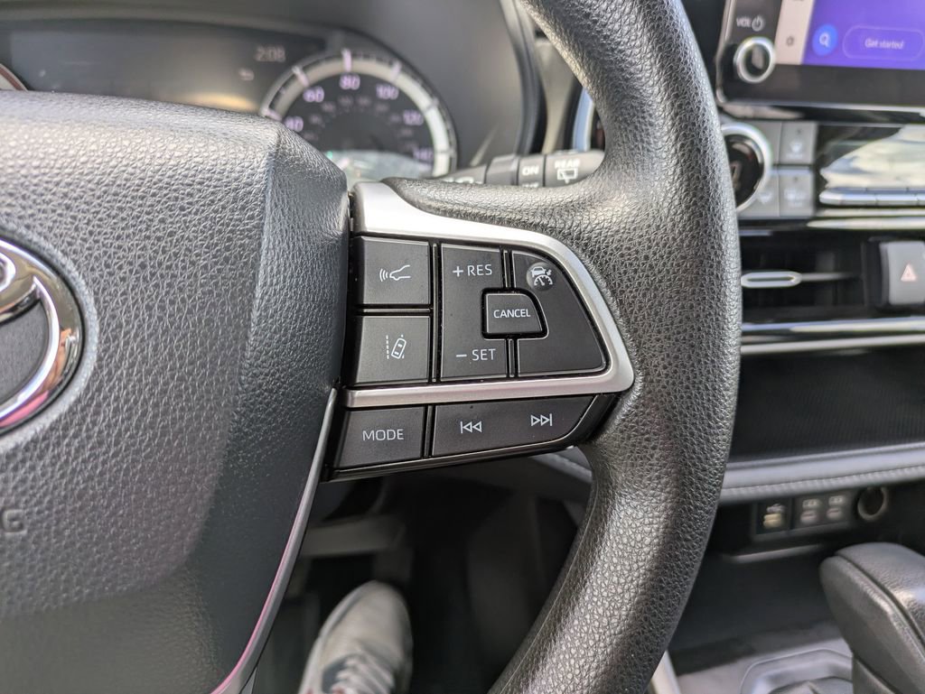 Used 2023 Toyota Highlander L FWD image 29