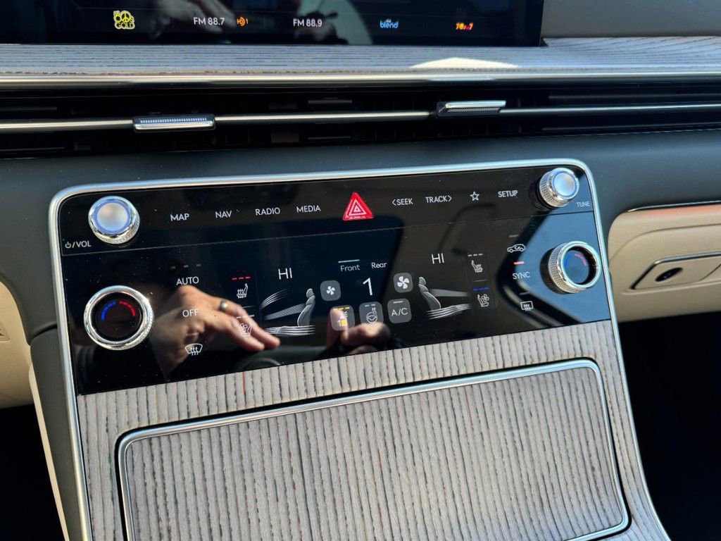 Certified 2025 Genesis GV80 2.5T Prestige image 20