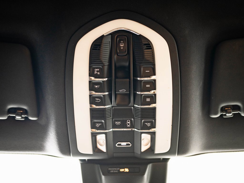 Used 2018 Porsche Macan image 34