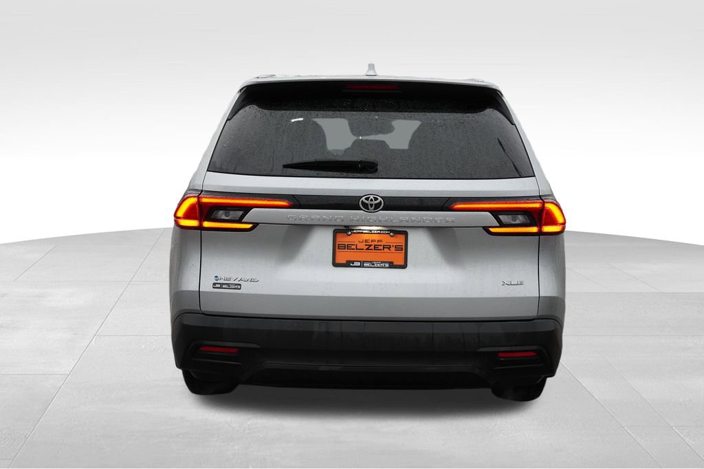 Used 2024 Toyota Grand Highlander XLE image 9