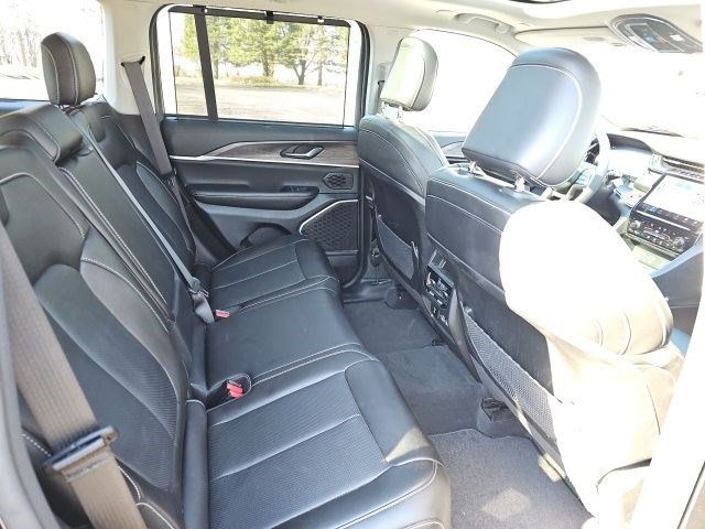 Used 2022 Jeep Grand Cherokee Limited 4xe w/ Luxury Tech Group II AWD/4WD image 16