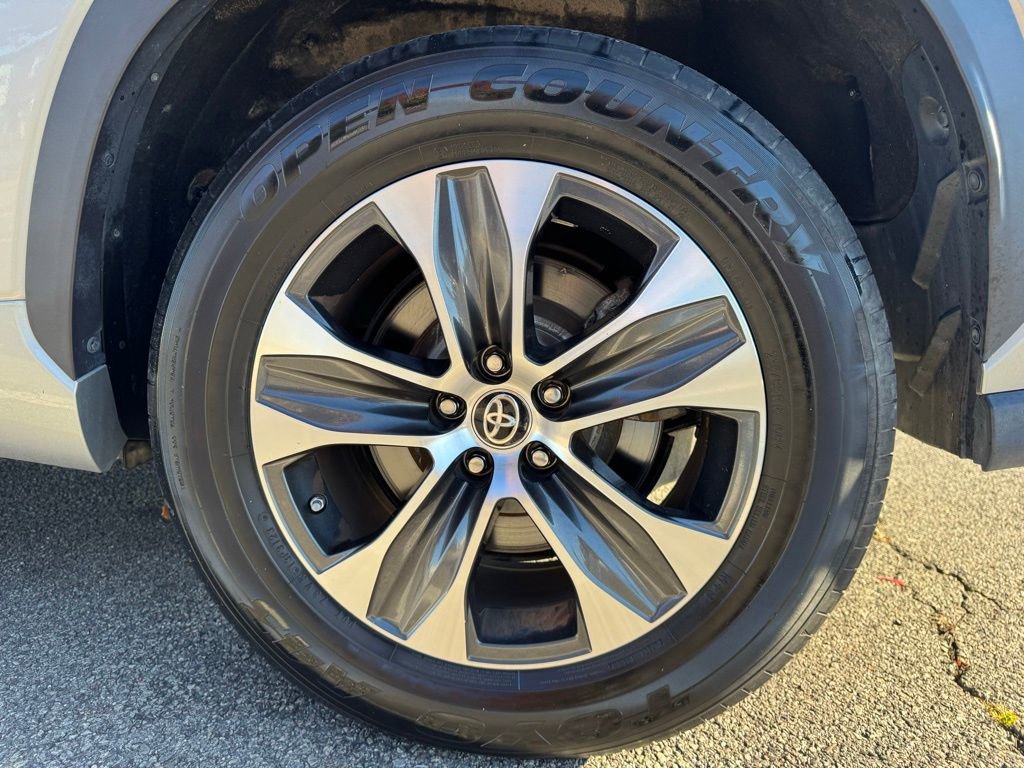 Used 2022 Toyota Highlander XLE image 45