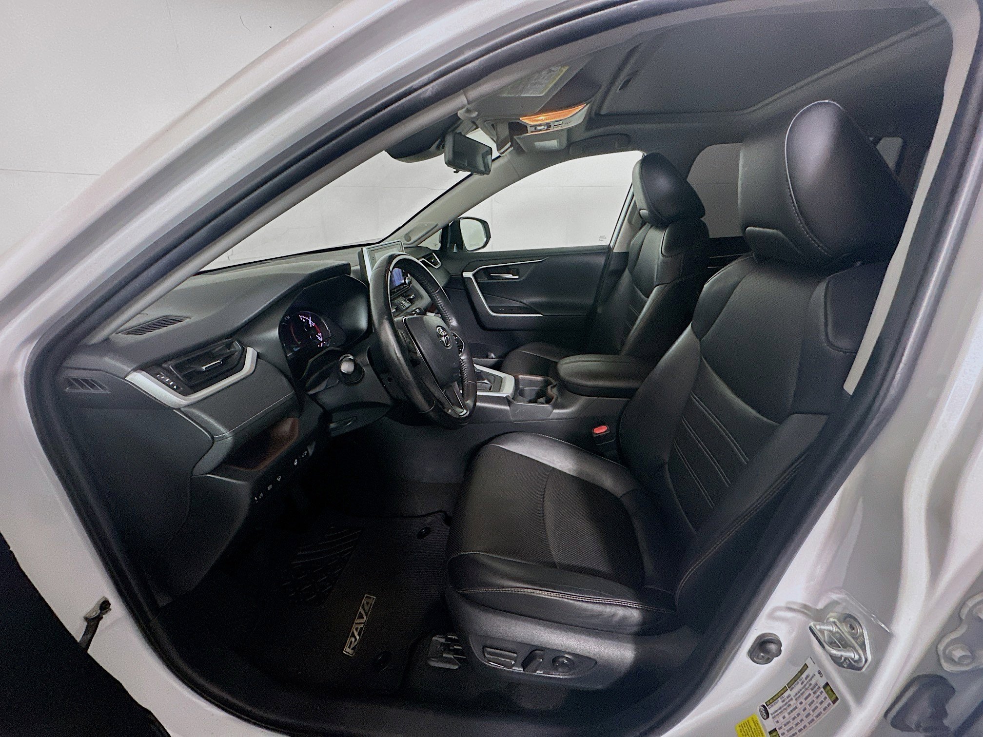 Used 2019 Toyota RAV4 Limited w/ Cold Weather Package FWD image 13
