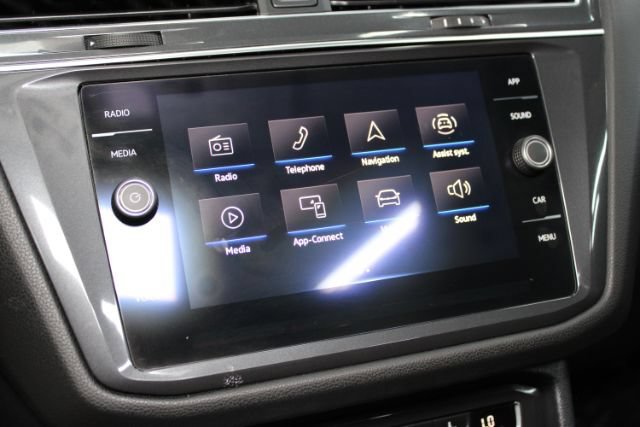 Used 2021 Volkswagen Tiguan SE w/ Panoramic Sunroof Package FWD image 15