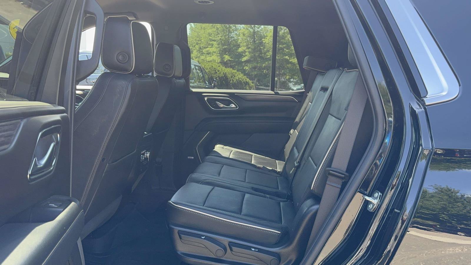 Used 2024 GMC Yukon SLT w/ SLT Luxury Package AWD/4WD image 15