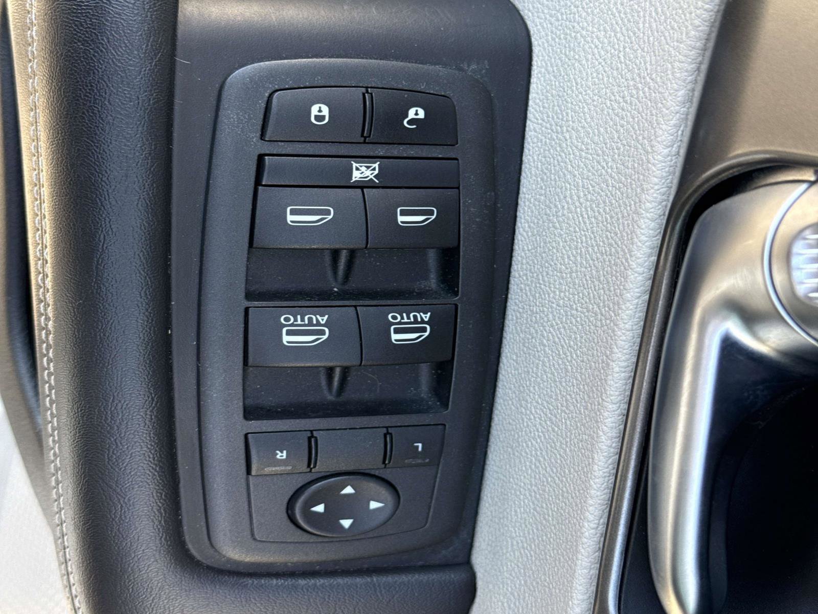 Certified 2022 Chrysler Pacifica Touring-L image 21